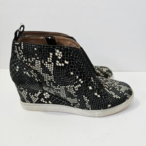 Linea Paolo Snakeskin Wedge Shoes Size 9 M Leather Sneaker EUC